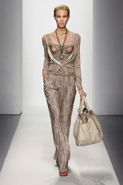 Look 17